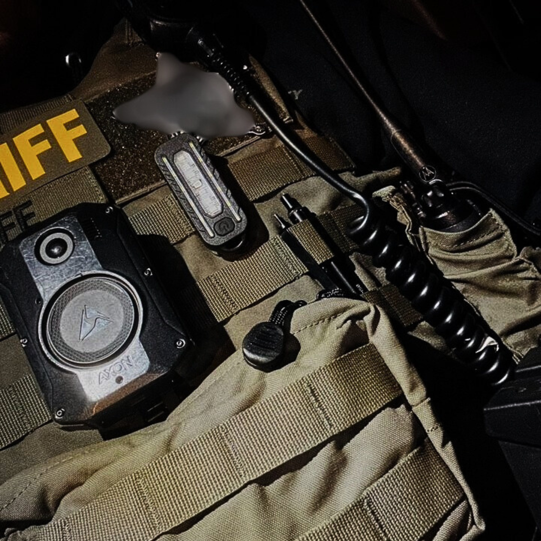 CL2 device is a tactical light for swat and law enforcement officers worldwide